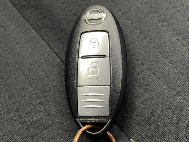 日産 キューブ 15X Vセレクション 岐阜県 2011(平23)年 13.4万km ビターショコラ 純正ナビ（MC311D-W）/Bluetooth/フルセグTVCD/DVD/AM/FM/SD/AUX/USB/ハロゲンライト/フォグランプ/オートライト/ECOMODE/スマートキー/プッシュスタート/純正フロアマット/純正ドアバイザー