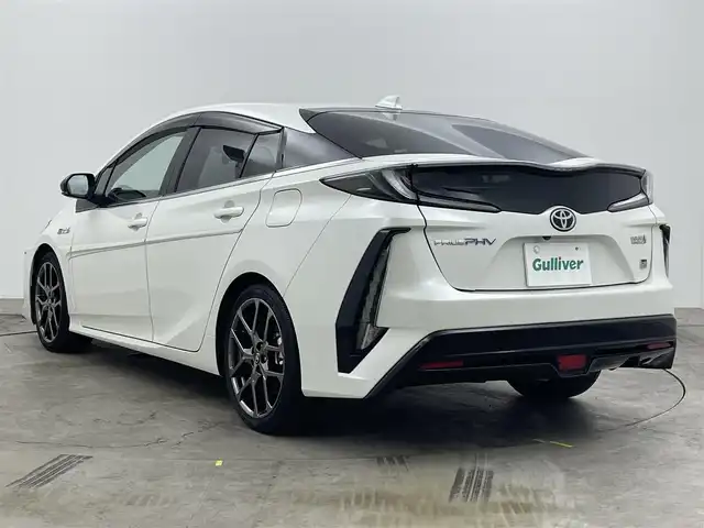 トヨタ プリウス ＰＨＶ Sナビパッケージ・GRスポーツ 岡山県 2017(平29)年 6.2万km ホワイトパールクリスタルシャイン 純正１１．６インチナビ/【Bluetooth/フルセグTV/AUX/iPod】/前席シートヒーター/社外ドライブレコーダー前後/取付型いデジタルインナーミラー/ビルトインＥＴＣ２．０/四眼ＬＥＤヘッドライト/レーダークルーズコントロール/テレビキャンセラー/オートハイビーム/バックカメラ/衝突軽減ブレーキ/ISOFIX
