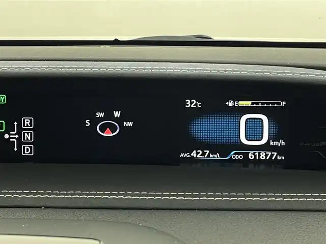 トヨタ プリウス ＰＨＶ Sナビパッケージ・GRスポーツ 岡山県 2017(平29)年 6.2万km ホワイトパールクリスタルシャイン 純正１１．６インチナビ/【Bluetooth/フルセグTV/AUX/iPod】/前席シートヒーター/社外ドライブレコーダー前後/取付型いデジタルインナーミラー/ビルトインＥＴＣ２．０/四眼ＬＥＤヘッドライト/レーダークルーズコントロール/テレビキャンセラー/オートハイビーム/バックカメラ/衝突軽減ブレーキ/ISOFIX