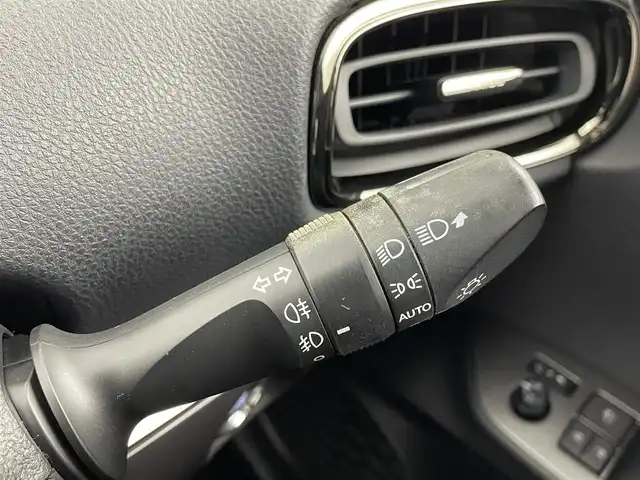 トヨタ プリウス ＰＨＶ Sナビパッケージ・GRスポーツ 岡山県 2017(平29)年 6.2万km ホワイトパールクリスタルシャイン 純正１１．６インチナビ/【Bluetooth/フルセグTV/AUX/iPod】/前席シートヒーター/社外ドライブレコーダー前後/取付型いデジタルインナーミラー/ビルトインＥＴＣ２．０/四眼ＬＥＤヘッドライト/レーダークルーズコントロール/テレビキャンセラー/オートハイビーム/バックカメラ/衝突軽減ブレーキ/ISOFIX