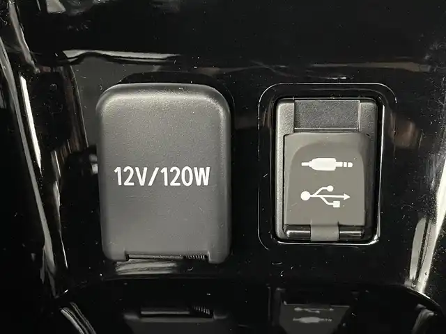 トヨタ プリウス ＰＨＶ Sナビパッケージ・GRスポーツ 岡山県 2017(平29)年 6.2万km ホワイトパールクリスタルシャイン 純正１１．６インチナビ/【Bluetooth/フルセグTV/AUX/iPod】/前席シートヒーター/社外ドライブレコーダー前後/取付型いデジタルインナーミラー/ビルトインＥＴＣ２．０/四眼ＬＥＤヘッドライト/レーダークルーズコントロール/テレビキャンセラー/オートハイビーム/バックカメラ/衝突軽減ブレーキ/ISOFIX