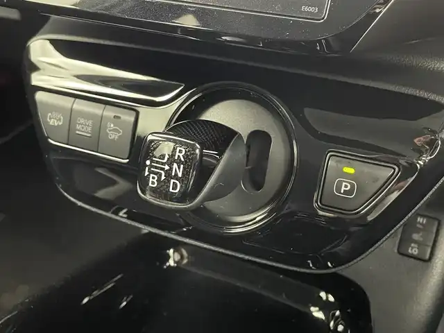 トヨタ プリウス ＰＨＶ Sナビパッケージ・GRスポーツ 岡山県 2017(平29)年 6.2万km ホワイトパールクリスタルシャイン 純正１１．６インチナビ/【Bluetooth/フルセグTV/AUX/iPod】/前席シートヒーター/社外ドライブレコーダー前後/取付型いデジタルインナーミラー/ビルトインＥＴＣ２．０/四眼ＬＥＤヘッドライト/レーダークルーズコントロール/テレビキャンセラー/オートハイビーム/バックカメラ/衝突軽減ブレーキ/ISOFIX