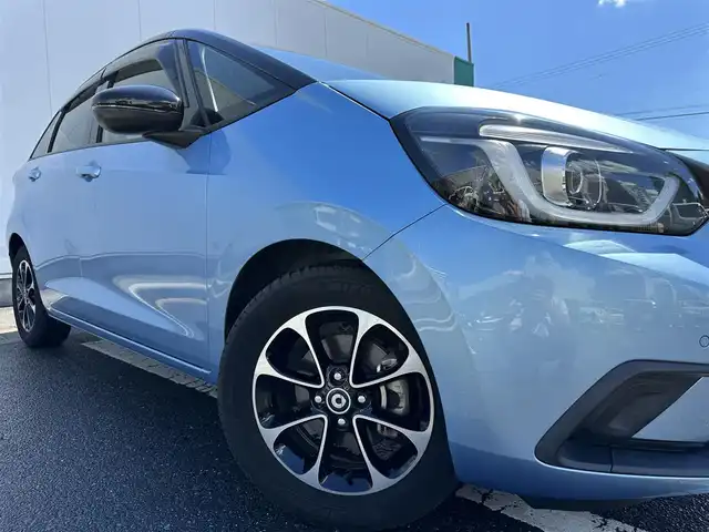 ホンダ フィット ホーム 三重県 2020(令2)年 1.9万km ライトブルー 2トーンカラー（ブラックルーフ/ブラックミラー）/8インチナビ(KENWOOD:彩速ナビ)（Bluetooth/CD/DVD/地デジTV/AM/FM/HDMI/iPod/USB/SD）/ETC/バックカメラ/ドライブレコーダー/ホンダセンシング（衝突軽減ブレーキ/誤発進抑制機能/後方誤発進抑制機能/近距離衝突軽減ブレーキ/歩行者事故低減ステアリング/路外逸脱抑制機能/アダプティブクルーズコントロール/車線維持支援システム/先行車発進お知らせ機能/標識認識機能/オートハイビーム）/LEDヘッドランプ/ハーフシェイドフロントウインドウ/液晶メーター/マルチインフォメーションディスプレイ/オートエアコン/リアヒーターダクト/ハーフレザーシート/社外15インチアルミホイール(スマート純正)/スペアキー