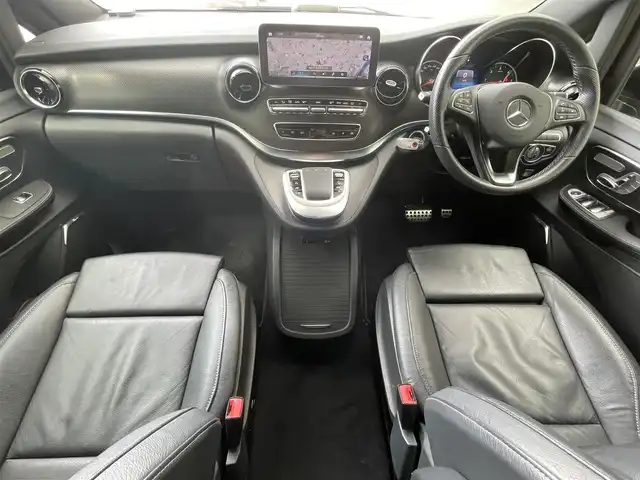 メルセデス・ベンツ Ｖ２２０ d AVG ロング AMGライン 神奈川県 2022(令4)年 2.7万km カバンサイトブルー ワンオーナー/純正メモリナビ/フルセグテレビ/バックカメラ/アラウンドビューモニター/ETC2.0/前後ドライブレコーダー/Burmesterサウンドシステム/carrozzeriaフリップダウンモニター/ダブルサンルーフ/ALPINEデジタルインナーミラー/両側パワースライドドア/ルーフレール/本革レザーシート（黒）/シートヒーター/アクティブブレーキアシスト/ブラインドスポットアシスト/アテンションアシスト/レーンキープアシスト/純正フロアマット/プッシュスタート/スペアキーあり/保証書あり/取扱説明書あり