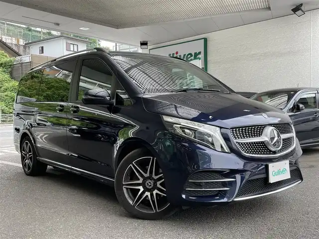 メルセデス・ベンツ Ｖ２２０ d AVG ロング AMGライン 神奈川県 2022(令4)年 2.7万km カバンサイトブルー ワンオーナー/純正メモリナビ/フルセグテレビ/バックカメラ/アラウンドビューモニター/ETC2.0/前後ドライブレコーダー/Burmesterサウンドシステム/carrozzeriaフリップダウンモニター/ダブルサンルーフ/ALPINEデジタルインナーミラー/両側パワースライドドア/ルーフレール/本革レザーシート（黒）/シートヒーター/アクティブブレーキアシスト/ブラインドスポットアシスト/アテンションアシスト/レーンキープアシスト/純正フロアマット/プッシュスタート/スペアキーあり/保証書あり/取扱説明書あり
