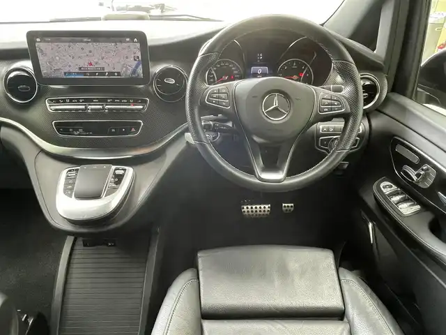 メルセデス・ベンツ Ｖ２２０ d AVG ロング AMGライン 神奈川県 2022(令4)年 2.7万km カバンサイトブルー ワンオーナー/純正メモリナビ/フルセグテレビ/バックカメラ/アラウンドビューモニター/ETC2.0/前後ドライブレコーダー/Burmesterサウンドシステム/carrozzeriaフリップダウンモニター/ダブルサンルーフ/ALPINEデジタルインナーミラー/両側パワースライドドア/ルーフレール/本革レザーシート（黒）/シートヒーター/アクティブブレーキアシスト/ブラインドスポットアシスト/アテンションアシスト/レーンキープアシスト/純正フロアマット/プッシュスタート/スペアキーあり/保証書あり/取扱説明書あり