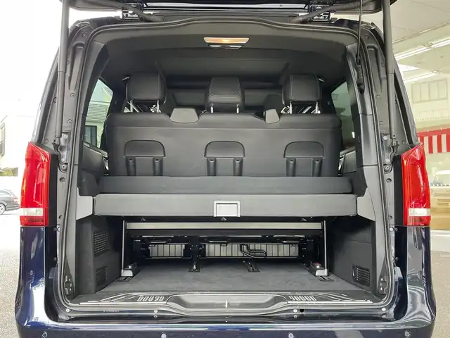 メルセデス・ベンツ Ｖ２２０ d AVG ロング AMGライン 神奈川県 2022(令4)年 2.7万km カバンサイトブルー ワンオーナー/純正メモリナビ/フルセグテレビ/バックカメラ/アラウンドビューモニター/ETC2.0/前後ドライブレコーダー/Burmesterサウンドシステム/carrozzeriaフリップダウンモニター/ダブルサンルーフ/ALPINEデジタルインナーミラー/両側パワースライドドア/ルーフレール/本革レザーシート（黒）/シートヒーター/アクティブブレーキアシスト/ブラインドスポットアシスト/アテンションアシスト/レーンキープアシスト/純正フロアマット/プッシュスタート/スペアキーあり/保証書あり/取扱説明書あり