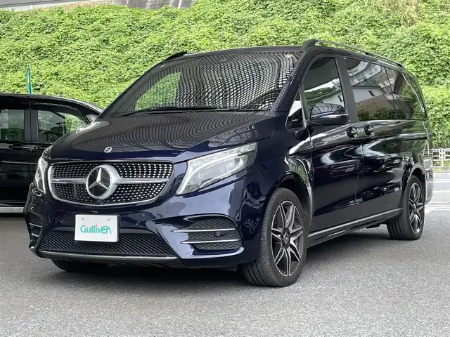 メルセデス・ベンツ Ｖ２２０ d AVG ロング AMGライン 神奈川県 2022(令4)年 2.7万km カバンサイトブルー ワンオーナー/純正メモリナビ/フルセグテレビ/バックカメラ/アラウンドビューモニター/ETC2.0/前後ドライブレコーダー/Burmesterサウンドシステム/carrozzeriaフリップダウンモニター/ダブルサンルーフ/ALPINEデジタルインナーミラー/両側パワースライドドア/ルーフレール/本革レザーシート（黒）/シートヒーター/アクティブブレーキアシスト/ブラインドスポットアシスト/アテンションアシスト/レーンキープアシスト/純正フロアマット/プッシュスタート/スペアキーあり/保証書あり/取扱説明書あり