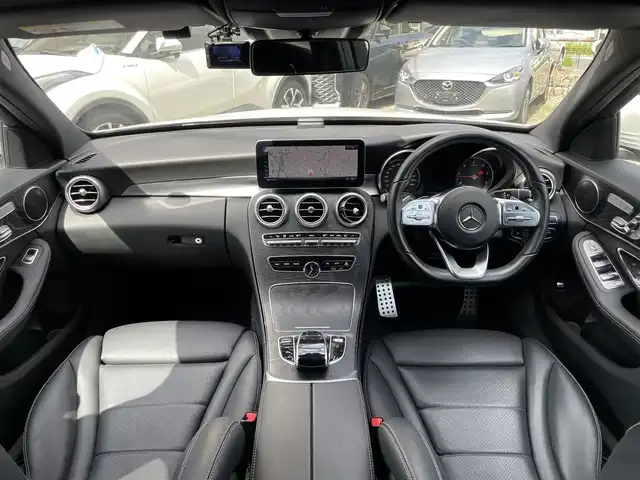メルセデス・ベンツ Ｃ２２０ｄ 福島県 2018(平30)年 2.9万km ダイヤモンドホワイト 純正HDDナビ/（フルセグTV/Bluetooth/SD）/バックカメラ/ETC2.0/前後ドライブレコーダー/革シート/前席パワーシート/前席シートヒーター/レーダーセーフティーパッケージ/・アクティブディスタンスアシストディストロニック(全自動再発進機能付)/・アクティブステアリングアシスト/・アクティブレーンチェンジングアシスト/・アクティブエマージェンシーストップアシスト/・アクティブブレーキアシスト(歩行者/飛び出し検知機能付)/・PRE-SAFEインパルス(前面衝突被害軽減機能)/・アクティブブラインドスポットアシスト/・アクティブレーンキーピングアシスト/・リアCPA(被害軽減ブレーキ付後方衝突警告システム)/・トラフィックサインアシスト/純正18インチアルミホイール/純正LEDヘッドライト/スマートキー/スペアキー1本/保証書/取扱説明書