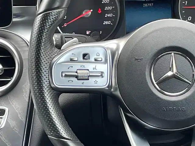 メルセデス・ベンツ Ｃ２２０ｄ 福島県 2018(平30)年 2.9万km ダイヤモンドホワイト 純正HDDナビ/（フルセグTV/Bluetooth/SD）/バックカメラ/ETC2.0/前後ドライブレコーダー/革シート/前席パワーシート/前席シートヒーター/レーダーセーフティーパッケージ/・アクティブディスタンスアシストディストロニック(全自動再発進機能付)/・アクティブステアリングアシスト/・アクティブレーンチェンジングアシスト/・アクティブエマージェンシーストップアシスト/・アクティブブレーキアシスト(歩行者/飛び出し検知機能付)/・PRE-SAFEインパルス(前面衝突被害軽減機能)/・アクティブブラインドスポットアシスト/・アクティブレーンキーピングアシスト/・リアCPA(被害軽減ブレーキ付後方衝突警告システム)/・トラフィックサインアシスト/純正18インチアルミホイール/純正LEDヘッドライト/スマートキー/スペアキー1本/保証書/取扱説明書