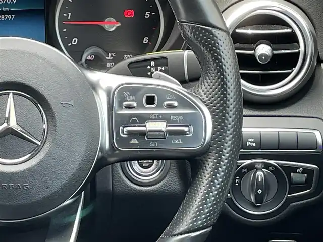 メルセデス・ベンツ Ｃ２２０ｄ 福島県 2018(平30)年 2.9万km ダイヤモンドホワイト 純正HDDナビ/（フルセグTV/Bluetooth/SD）/バックカメラ/ETC2.0/前後ドライブレコーダー/革シート/前席パワーシート/前席シートヒーター/レーダーセーフティーパッケージ/・アクティブディスタンスアシストディストロニック(全自動再発進機能付)/・アクティブステアリングアシスト/・アクティブレーンチェンジングアシスト/・アクティブエマージェンシーストップアシスト/・アクティブブレーキアシスト(歩行者/飛び出し検知機能付)/・PRE-SAFEインパルス(前面衝突被害軽減機能)/・アクティブブラインドスポットアシスト/・アクティブレーンキーピングアシスト/・リアCPA(被害軽減ブレーキ付後方衝突警告システム)/・トラフィックサインアシスト/純正18インチアルミホイール/純正LEDヘッドライト/スマートキー/スペアキー1本/保証書/取扱説明書