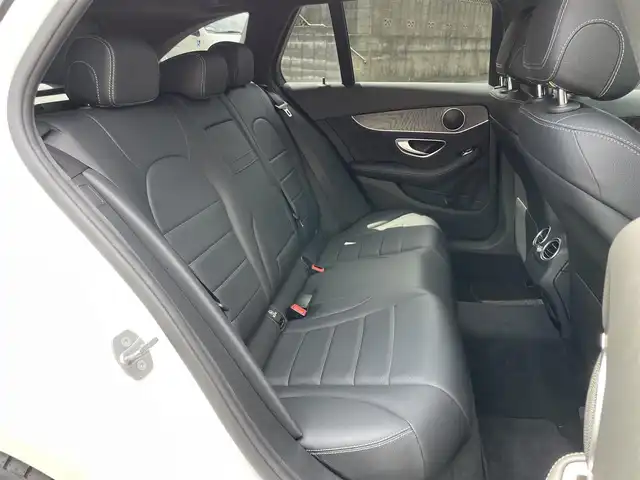 メルセデス・ベンツ Ｃ２２０ｄ 福島県 2018(平30)年 2.9万km ダイヤモンドホワイト 純正HDDナビ/（フルセグTV/Bluetooth/SD）/バックカメラ/ETC2.0/前後ドライブレコーダー/革シート/前席パワーシート/前席シートヒーター/レーダーセーフティーパッケージ/・アクティブディスタンスアシストディストロニック(全自動再発進機能付)/・アクティブステアリングアシスト/・アクティブレーンチェンジングアシスト/・アクティブエマージェンシーストップアシスト/・アクティブブレーキアシスト(歩行者/飛び出し検知機能付)/・PRE-SAFEインパルス(前面衝突被害軽減機能)/・アクティブブラインドスポットアシスト/・アクティブレーンキーピングアシスト/・リアCPA(被害軽減ブレーキ付後方衝突警告システム)/・トラフィックサインアシスト/純正18インチアルミホイール/純正LEDヘッドライト/スマートキー/スペアキー1本/保証書/取扱説明書