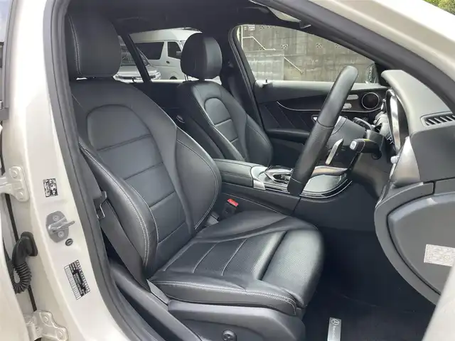 メルセデス・ベンツ Ｃ２２０ｄ 福島県 2018(平30)年 2.9万km ダイヤモンドホワイト 純正HDDナビ/（フルセグTV/Bluetooth/SD）/バックカメラ/ETC2.0/前後ドライブレコーダー/革シート/前席パワーシート/前席シートヒーター/レーダーセーフティーパッケージ/・アクティブディスタンスアシストディストロニック(全自動再発進機能付)/・アクティブステアリングアシスト/・アクティブレーンチェンジングアシスト/・アクティブエマージェンシーストップアシスト/・アクティブブレーキアシスト(歩行者/飛び出し検知機能付)/・PRE-SAFEインパルス(前面衝突被害軽減機能)/・アクティブブラインドスポットアシスト/・アクティブレーンキーピングアシスト/・リアCPA(被害軽減ブレーキ付後方衝突警告システム)/・トラフィックサインアシスト/純正18インチアルミホイール/純正LEDヘッドライト/スマートキー/スペアキー1本/保証書/取扱説明書