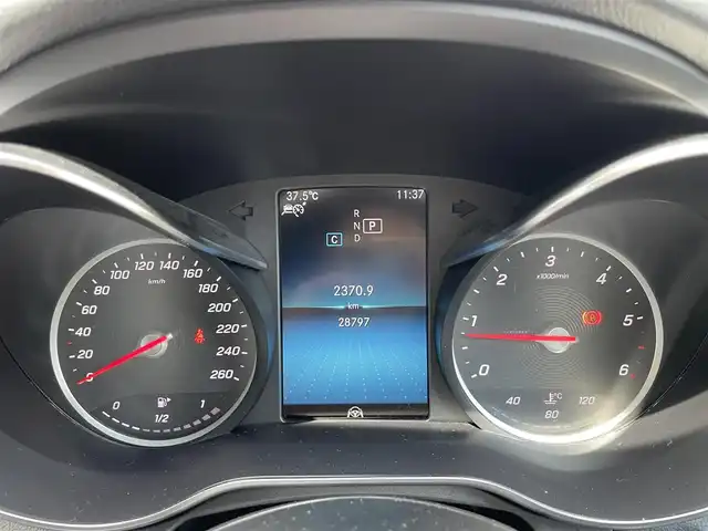 メルセデス・ベンツ Ｃ２２０ｄ 福島県 2018(平30)年 2.9万km ダイヤモンドホワイト 純正HDDナビ/（フルセグTV/Bluetooth/SD）/バックカメラ/ETC2.0/前後ドライブレコーダー/革シート/前席パワーシート/前席シートヒーター/レーダーセーフティーパッケージ/・アクティブディスタンスアシストディストロニック(全自動再発進機能付)/・アクティブステアリングアシスト/・アクティブレーンチェンジングアシスト/・アクティブエマージェンシーストップアシスト/・アクティブブレーキアシスト(歩行者/飛び出し検知機能付)/・PRE-SAFEインパルス(前面衝突被害軽減機能)/・アクティブブラインドスポットアシスト/・アクティブレーンキーピングアシスト/・リアCPA(被害軽減ブレーキ付後方衝突警告システム)/・トラフィックサインアシスト/純正18インチアルミホイール/純正LEDヘッドライト/スマートキー/スペアキー1本/保証書/取扱説明書