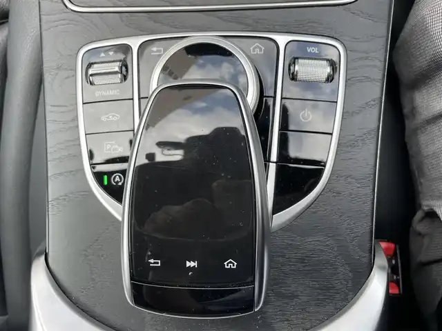 メルセデス・ベンツ Ｃ２２０ｄ 福島県 2018(平30)年 2.9万km ダイヤモンドホワイト 純正HDDナビ/（フルセグTV/Bluetooth/SD）/バックカメラ/ETC2.0/前後ドライブレコーダー/革シート/前席パワーシート/前席シートヒーター/レーダーセーフティーパッケージ/・アクティブディスタンスアシストディストロニック(全自動再発進機能付)/・アクティブステアリングアシスト/・アクティブレーンチェンジングアシスト/・アクティブエマージェンシーストップアシスト/・アクティブブレーキアシスト(歩行者/飛び出し検知機能付)/・PRE-SAFEインパルス(前面衝突被害軽減機能)/・アクティブブラインドスポットアシスト/・アクティブレーンキーピングアシスト/・リアCPA(被害軽減ブレーキ付後方衝突警告システム)/・トラフィックサインアシスト/純正18インチアルミホイール/純正LEDヘッドライト/スマートキー/スペアキー1本/保証書/取扱説明書
