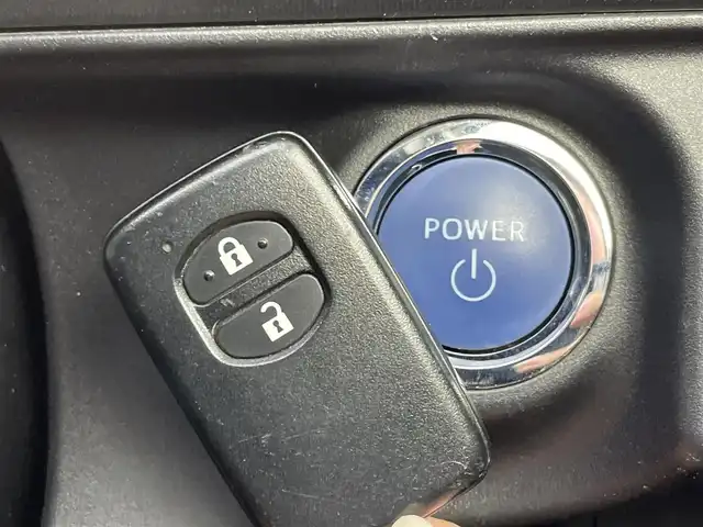 トヨタ アクア S 群馬県 2020(令2)年 4.5万km ブラックマイカ 社外７インチナビ　バックカメラ　ＬＥＤライト　ヘッドライトレベライザー　ステアリングリモコン　スマートキー　プッシュスタート　ドライブレコーダー　ＥＴＣ　電動格納ミラー　横滑り防止装置　禁煙車