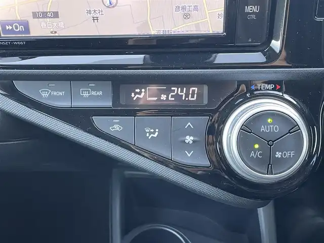 トヨタ アクア S スタイルブラック 滋賀県 2016(平28)年 1.7万km ライムホワイトパールクリスタルシャイン 純正SDナビ/・AM/FM/・CD/DVD/SD/・Bluetooth/・フルセグTV/バックカメラ/ステアリングスイッチ/革巻きステアリング/オートマチックヘッドライト/LEDヘッドライト/フォグランプ/プリクラッシュセーフティ/レーンキープアシスト/オートハイビーム/コーナーセンサー/電動格納ミラー/ドアバイザー/純正15インチアルミホイール