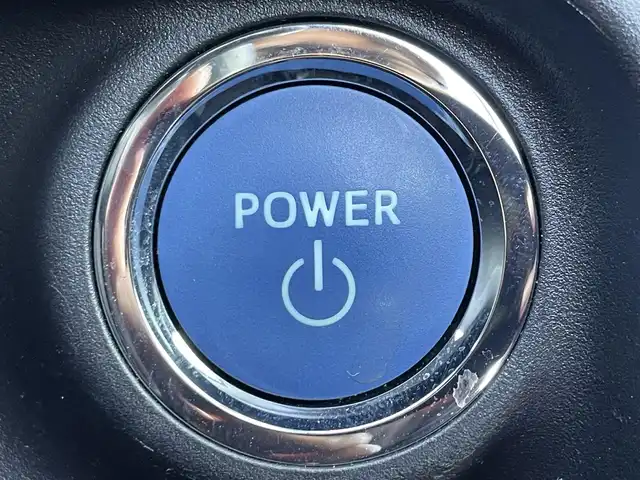 トヨタ アクア S スタイルブラック 滋賀県 2016(平28)年 1.7万km ライムホワイトパールクリスタルシャイン 純正SDナビ/・AM/FM/・CD/DVD/SD/・Bluetooth/・フルセグTV/バックカメラ/ステアリングスイッチ/革巻きステアリング/オートマチックヘッドライト/LEDヘッドライト/フォグランプ/プリクラッシュセーフティ/レーンキープアシスト/オートハイビーム/コーナーセンサー/電動格納ミラー/ドアバイザー/純正15インチアルミホイール