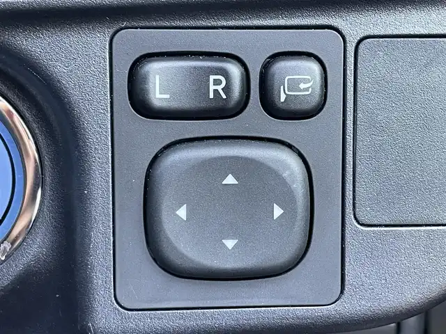 トヨタ アクア S スタイルブラック 滋賀県 2016(平28)年 1.7万km ライムホワイトパールクリスタルシャイン 純正SDナビ/・AM/FM/・CD/DVD/SD/・Bluetooth/・フルセグTV/バックカメラ/ステアリングスイッチ/革巻きステアリング/オートマチックヘッドライト/LEDヘッドライト/フォグランプ/プリクラッシュセーフティ/レーンキープアシスト/オートハイビーム/コーナーセンサー/電動格納ミラー/ドアバイザー/純正15インチアルミホイール