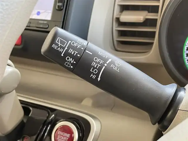 ホンダ Ｎ ＢＯＸ G 岩手県 2015(平27)年 8.7万km プレミアムホワイトパールⅡ ４WD/横滑り防止装置/アイドリングストップ/前席シートヒーター/ヒーテッドドアミラー/純正ナビ/Bluetoothオーディオ接続/ワンセグTV/ETC/ヒルスタートアシスト機能/フロントベンチシート/チップアップリアシート/オートエアコン/スマートキーシステム/ヘッドライトレベライザー/14インチアルミホイール/純正フロアマット