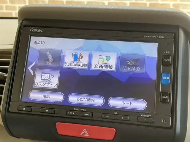 ホンダ Ｎ ＢＯＸ G 岩手県 2015(平27)年 8.7万km プレミアムホワイトパールⅡ ４WD/横滑り防止装置/アイドリングストップ/前席シートヒーター/ヒーテッドドアミラー/純正ナビ/Bluetoothオーディオ接続/ワンセグTV/ETC/ヒルスタートアシスト機能/フロントベンチシート/チップアップリアシート/オートエアコン/スマートキーシステム/ヘッドライトレベライザー/14インチアルミホイール/純正フロアマット