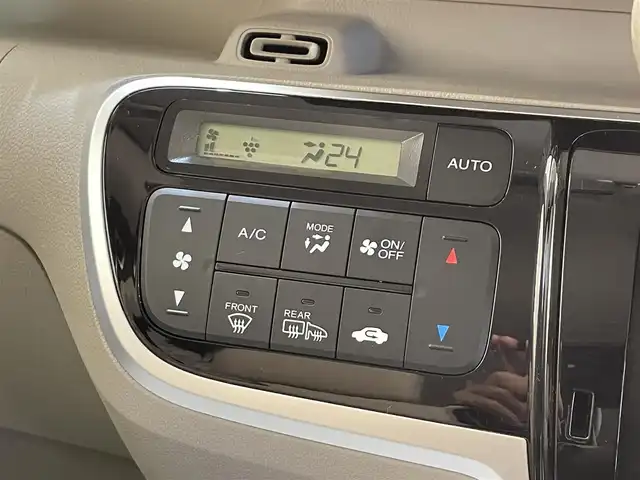 ホンダ Ｎ ＢＯＸ G 岩手県 2015(平27)年 8.7万km プレミアムホワイトパールⅡ ４WD/横滑り防止装置/アイドリングストップ/前席シートヒーター/ヒーテッドドアミラー/純正ナビ/Bluetoothオーディオ接続/ワンセグTV/ETC/ヒルスタートアシスト機能/フロントベンチシート/チップアップリアシート/オートエアコン/スマートキーシステム/ヘッドライトレベライザー/14インチアルミホイール/純正フロアマット