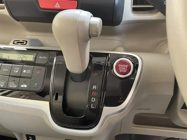 ホンダ Ｎ ＢＯＸ G 岩手県 2015(平27)年 8.7万km プレミアムホワイトパールⅡ ４WD/横滑り防止装置/アイドリングストップ/前席シートヒーター/ヒーテッドドアミラー/純正ナビ/Bluetoothオーディオ接続/ワンセグTV/ETC/ヒルスタートアシスト機能/フロントベンチシート/チップアップリアシート/オートエアコン/スマートキーシステム/ヘッドライトレベライザー/14インチアルミホイール/純正フロアマット