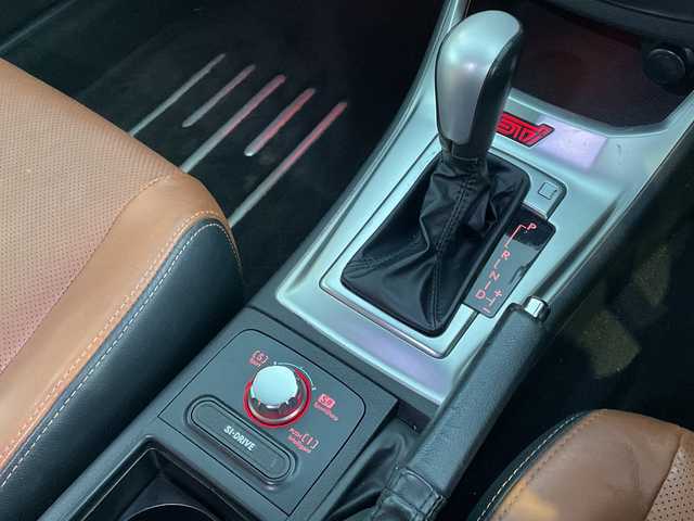 スバル インプレッサ ＷＲＸ STI A－Line 千葉県 2010(平22)年 11.1万km サテンホワイトパール 禁煙車/レザーシート/前席パワーシート/前席シートヒーター/パドルシフト/クルーズコントロール/HIDヘッドライト/HKSマフラー/RAYSアルミホイール/スマートキー/スペアキー