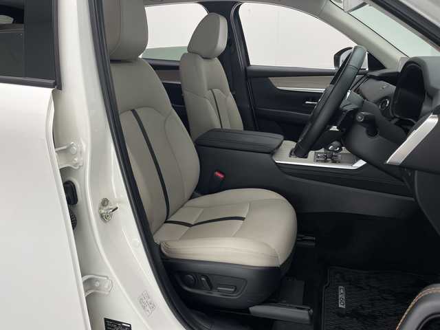 マツダ ＣＸ－６０ XD Lパッケージ 宮崎県 2023(令5)年 3.3万km ロジウムホワイトプレミアムメタリック 禁煙車/衝突被害軽減ブレーキ/純正12.3型ディスプレイオーディオ/（スマホ連携/USB/Bluetooth/FMAM）/純正バックカメラ/純正ドライブレコーダー/純正ETC/純正LEDオートライト/純正20インチアルミ/純正フロアマット/ホワイトレザーシート/全方位モニター/アダプティブクルーズコントロール/レーンディパーチャーアラート/ヘッドアップディスプレイ/クリアランスソナー/電子パーキング/オートホールド/前席パワーシート/シートヒーター/パワーチルトステアリング/ステアリングヒーター/パワーバックドア/デュアルオートエアコン/パドルシフト/本革巻ハンドル/スマートキー/プッシュエンジンスタート/スペアキー/新車時保証書/取扱い説明書