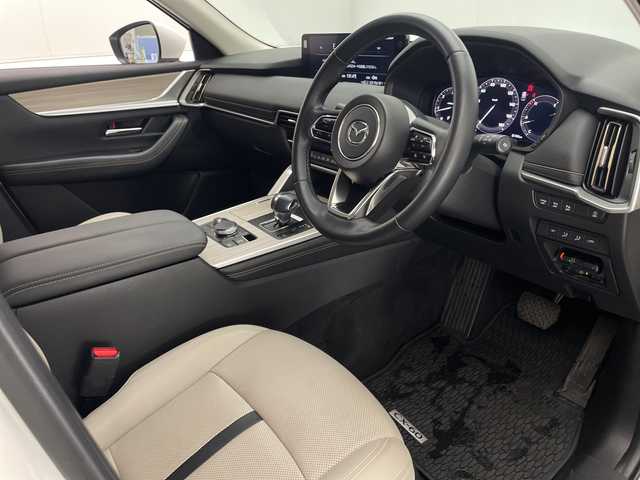 マツダ ＣＸ－６０ XD Lパッケージ 宮崎県 2023(令5)年 3.3万km ロジウムホワイトプレミアムメタリック 禁煙車/衝突被害軽減ブレーキ/純正12.3型ディスプレイオーディオ/（スマホ連携/USB/Bluetooth/FMAM）/純正バックカメラ/純正ドライブレコーダー/純正ETC/純正LEDオートライト/純正20インチアルミ/純正フロアマット/ホワイトレザーシート/全方位モニター/アダプティブクルーズコントロール/レーンディパーチャーアラート/ヘッドアップディスプレイ/クリアランスソナー/電子パーキング/オートホールド/前席パワーシート/シートヒーター/パワーチルトステアリング/ステアリングヒーター/パワーバックドア/デュアルオートエアコン/パドルシフト/本革巻ハンドル/スマートキー/プッシュエンジンスタート/スペアキー/新車時保証書/取扱い説明書
