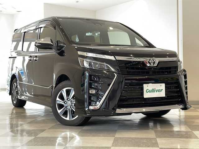 トヨタ ヴォクシー ZS 煌Ⅱ 福井県 2019(平31)年 6.9万km ブラック ALPINE7インチナビ/フルセグTV/バックモニター/ALPINEフリップダウンモニター/トヨタセーフティーセンス/クルーズコントロール/コーナーセンサー/前後ドライブレコーダー/ETC/両側パワースライドドア/LEDヘッドライト/オートライト/オートハイビーム/MTモード付AT/純正16インチAW/プッシュスタート/スマートキー/純正フロアマット