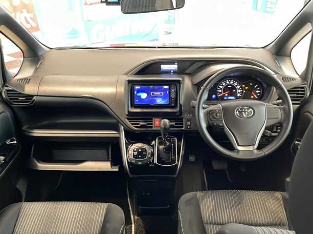 トヨタ ヴォクシー ZS 煌Ⅱ 福井県 2019(平31)年 6.9万km ブラック ALPINE7インチナビ/フルセグTV/バックモニター/ALPINEフリップダウンモニター/トヨタセーフティーセンス/クルーズコントロール/コーナーセンサー/前後ドライブレコーダー/ETC/両側パワースライドドア/LEDヘッドライト/オートライト/オートハイビーム/MTモード付AT/純正16インチAW/プッシュスタート/スマートキー/純正フロアマット
