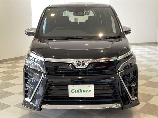 トヨタ ヴォクシー ZS 煌Ⅱ 福井県 2019(平31)年 6.9万km ブラック ALPINE7インチナビ/フルセグTV/バックモニター/ALPINEフリップダウンモニター/トヨタセーフティーセンス/クルーズコントロール/コーナーセンサー/前後ドライブレコーダー/ETC/両側パワースライドドア/LEDヘッドライト/オートライト/オートハイビーム/MTモード付AT/純正16インチAW/プッシュスタート/スマートキー/純正フロアマット