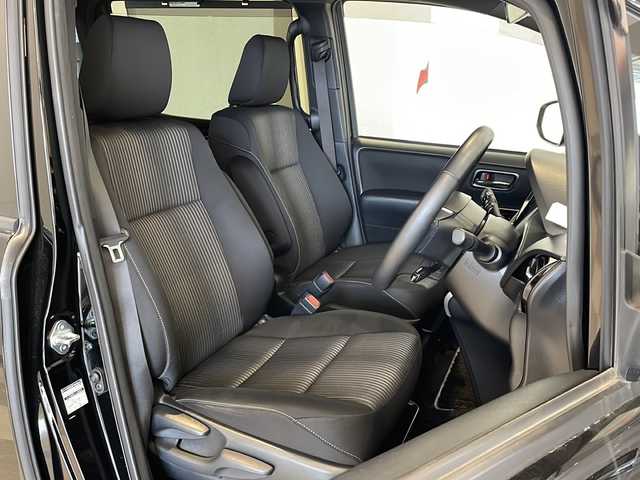 トヨタ ヴォクシー ZS 煌Ⅱ 福井県 2019(平31)年 6.9万km ブラック ALPINE7インチナビ/フルセグTV/バックモニター/ALPINEフリップダウンモニター/トヨタセーフティーセンス/クルーズコントロール/コーナーセンサー/前後ドライブレコーダー/ETC/両側パワースライドドア/LEDヘッドライト/オートライト/オートハイビーム/MTモード付AT/純正16インチAW/プッシュスタート/スマートキー/純正フロアマット