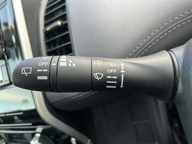 日産 セレナ e－パワー ハイウェイスター V 鹿児島県 2020(令2)年 5.3万km ダイヤモンドブラック /純正ナビ　MJ320D-W/（フルセグ、BT、CD、DVD、USB、AUX、ラジオ）//両側パワースライドドア//全方位カメラ//デジタルインナーミラー//プロパイロット//レーダークルーズコントロール//衝突被害軽減システム//レーンキープアシスト//横滑り防止装置//ABS//ビルトインETC//LEDヘッドライト//オートライト//スマートキー//プッシュスタート//電動パーキング//オートブレーキホールド