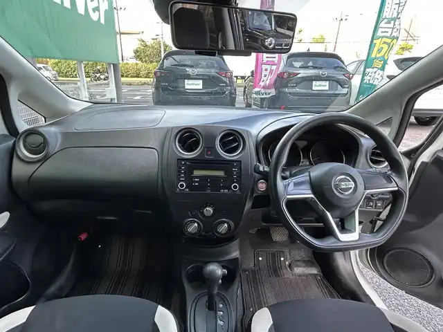 日産 ノート X 千葉県 2017(平29)年 6.6万km ブリリアントホワイトパール 純正オーディオ/ (AM/FM/CD/AUX)/インテリジェントエマージェンシーブレーキ/レーンキープアシスト/インテリジェントルームミラー/前後コーナーセンサー/プッシュエンジンスタート/スマートキー/アイドリングストップ/オートライト/ヘッドライトレベライザー/ウィンカー付き電動格納ミラー/ドアバイザー/純正フロアマット
