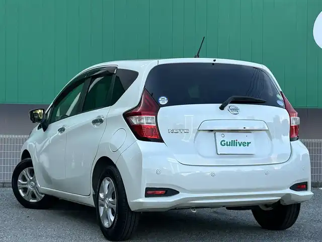 日産 ノート X 千葉県 2017(平29)年 6.6万km ブリリアントホワイトパール 純正オーディオ/ (AM/FM/CD/AUX)/インテリジェントエマージェンシーブレーキ/レーンキープアシスト/インテリジェントルームミラー/前後コーナーセンサー/プッシュエンジンスタート/スマートキー/アイドリングストップ/オートライト/ヘッドライトレベライザー/ウィンカー付き電動格納ミラー/ドアバイザー/純正フロアマット
