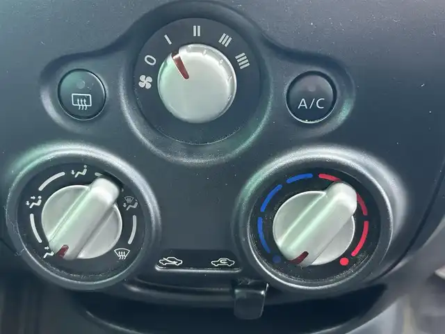 日産 ノート X 千葉県 2017(平29)年 6.6万km ブリリアントホワイトパール 純正オーディオ/ (AM/FM/CD/AUX)/インテリジェントエマージェンシーブレーキ/レーンキープアシスト/インテリジェントルームミラー/前後コーナーセンサー/プッシュエンジンスタート/スマートキー/アイドリングストップ/オートライト/ヘッドライトレベライザー/ウィンカー付き電動格納ミラー/ドアバイザー/純正フロアマット