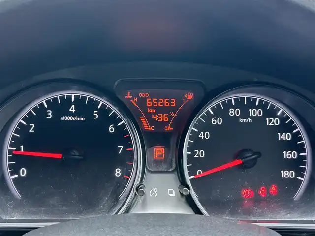 日産 ノート X 千葉県 2017(平29)年 6.6万km ブリリアントホワイトパール 純正オーディオ/ (AM/FM/CD/AUX)/インテリジェントエマージェンシーブレーキ/レーンキープアシスト/インテリジェントルームミラー/前後コーナーセンサー/プッシュエンジンスタート/スマートキー/アイドリングストップ/オートライト/ヘッドライトレベライザー/ウィンカー付き電動格納ミラー/ドアバイザー/純正フロアマット