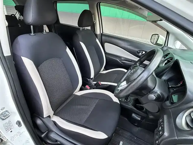 日産 ノート X 千葉県 2017(平29)年 6.6万km ブリリアントホワイトパール 純正オーディオ/ (AM/FM/CD/AUX)/インテリジェントエマージェンシーブレーキ/レーンキープアシスト/インテリジェントルームミラー/前後コーナーセンサー/プッシュエンジンスタート/スマートキー/アイドリングストップ/オートライト/ヘッドライトレベライザー/ウィンカー付き電動格納ミラー/ドアバイザー/純正フロアマット