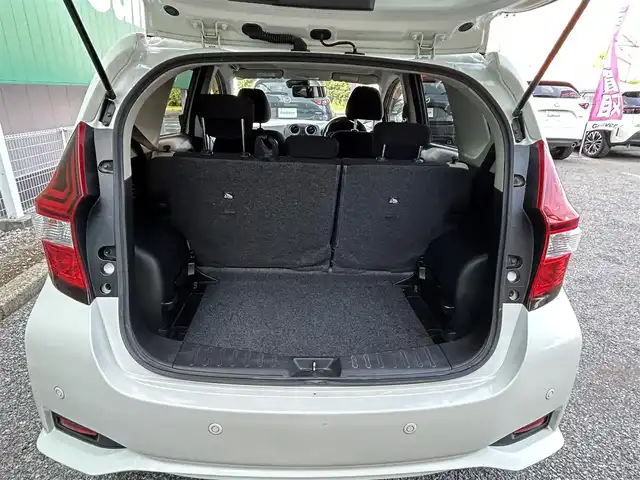 日産 ノート X 千葉県 2017(平29)年 6.6万km ブリリアントホワイトパール 純正オーディオ/ (AM/FM/CD/AUX)/インテリジェントエマージェンシーブレーキ/レーンキープアシスト/インテリジェントルームミラー/前後コーナーセンサー/プッシュエンジンスタート/スマートキー/アイドリングストップ/オートライト/ヘッドライトレベライザー/ウィンカー付き電動格納ミラー/ドアバイザー/純正フロアマット