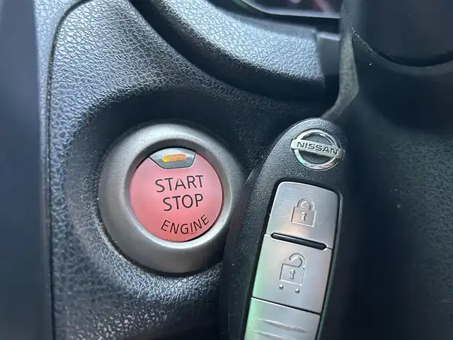 日産 ノート X 千葉県 2017(平29)年 6.6万km ブリリアントホワイトパール 純正オーディオ/ (AM/FM/CD/AUX)/インテリジェントエマージェンシーブレーキ/レーンキープアシスト/インテリジェントルームミラー/前後コーナーセンサー/プッシュエンジンスタート/スマートキー/アイドリングストップ/オートライト/ヘッドライトレベライザー/ウィンカー付き電動格納ミラー/ドアバイザー/純正フロアマット