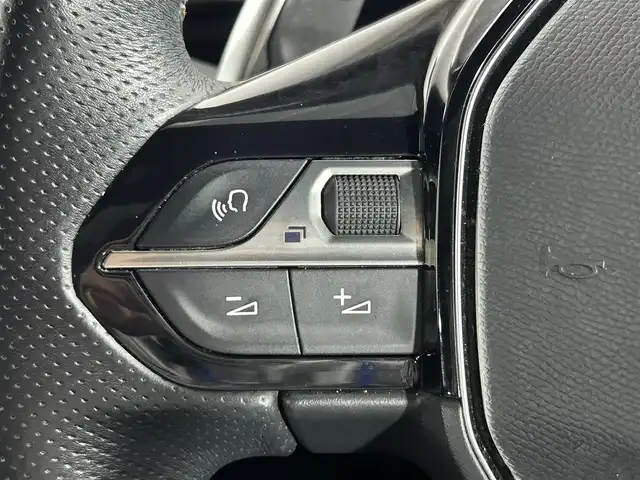 プジョー ５００８ GT ブルーHDi 佐賀県 2019(令1)年 7.7万km アマゾナイトグレー 純正9.2インチディプレイオーディオ/ＡＭ/ＦＭ/Bluetooth/サンルーフ/バック・フロントカメラ/クルーズコントロール(追従あり)/前後ドライブレコーダー/衝突被害軽減システム/ブラインドスポットモニター/レーンアシスト/パワーバックドア/パワーシート/シートメモリ/シートヒーター/ダウンヒルアシストコントロール/ルーフレール/ETC/LEDヘッドライト/フォグランプ/オートエアコン/盗難防止装置/横滑り防止装置/車線逸脱警報/オートライト/オートマチックハイビーム/スマートキー/スペアキー有/プッシュスタート/純正フロアマット/純正18インチアルミホイール	/パドルシフト/電子パーキング/ステアリングスイッチ/電動格納ミラー/コーナーセンサー