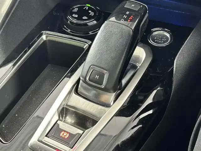 プジョー ５００８ GT ブルーHDi 佐賀県 2019(令1)年 7.7万km アマゾナイトグレー 純正9.2インチディプレイオーディオ/ＡＭ/ＦＭ/Bluetooth/サンルーフ/バック・フロントカメラ/クルーズコントロール(追従あり)/前後ドライブレコーダー/衝突被害軽減システム/ブラインドスポットモニター/レーンアシスト/パワーバックドア/パワーシート/シートメモリ/シートヒーター/ダウンヒルアシストコントロール/ルーフレール/ETC/LEDヘッドライト/フォグランプ/オートエアコン/盗難防止装置/横滑り防止装置/車線逸脱警報/オートライト/オートマチックハイビーム/スマートキー/スペアキー有/プッシュスタート/純正フロアマット/純正18インチアルミホイール	/パドルシフト/電子パーキング/ステアリングスイッチ/電動格納ミラー/コーナーセンサー