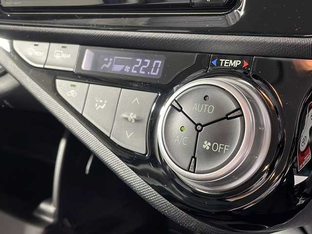 トヨタ アクア S スタイルブラック 福岡県 2017(平29)年 5万km ダークブルーマイカ 純正ナビ/Bluetooth/ワンセグ/シートヒーター(運転席+助手席)/前方ドライブレコーダー/衝突被害軽減システム/横滑り防止装置/レーンキープアシスト/Wエアバッグ/ETC/純正アルミホイール/純正フロアマット/バックカメラ/nanoe/スペアキー/スマートキー/プッシュスタート/AAC