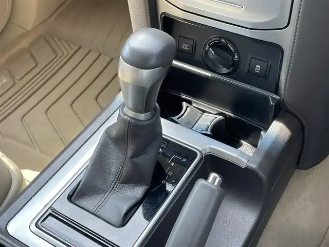トヨタ ランドクルーザー プラド TX Lパッケージ マットブラED 群馬県 2023(令5)年 3.6万km ホワイトパールクリスタルシャイン ワンオーナー/7人乗り/4WD/寒冷地仕様/ディーラー純正SDナビ/（CD/DVD/HDMI/Bluetooth/フルセグ）/バックカメラ/トヨタセーフティセンス/・プリクラッシュセーフティ/・レーダークルーズコントロール/・レーンディパーチャーアラート/・オートマチックハイビーム/・先行車発進告知機能/サンルーフ/ベージュレザーシート/プッシュスタート/前後ドライブレコーダー/ビルトインETC/オートエアコン/前席パワーシート/エアーシート/全席シートヒーター/ウッドコンビパネル/ステアリングスイッチ/社外フロアマット/純正18インチAW/F/Rコーナーセンサー/ルーフレール/LED/スペアキー×1/保証証/取説