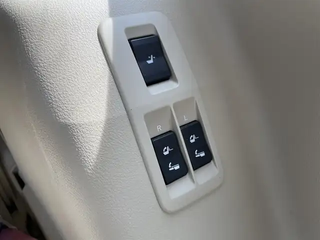 トヨタ ランドクルーザー プラド TX Lパッケージ マットブラED 群馬県 2023(令5)年 3.6万km ホワイトパールクリスタルシャイン ワンオーナー/7人乗り/4WD/寒冷地仕様/ディーラー純正SDナビ/（CD/DVD/HDMI/Bluetooth/フルセグ）/バックカメラ/トヨタセーフティセンス/・プリクラッシュセーフティ/・レーダークルーズコントロール/・レーンディパーチャーアラート/・オートマチックハイビーム/・先行車発進告知機能/サンルーフ/ベージュレザーシート/プッシュスタート/前後ドライブレコーダー/ビルトインETC/オートエアコン/前席パワーシート/エアーシート/全席シートヒーター/ウッドコンビパネル/ステアリングスイッチ/社外フロアマット/純正18インチAW/F/Rコーナーセンサー/ルーフレール/LED/スペアキー×1/保証証/取説