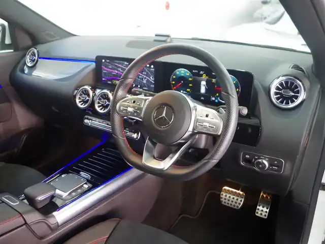 メルセデス・ベンツ Ｍ・ベンツ ＧＬＡ２００ｄ 4マチック AMGライン 兵庫県 2022(令4)年 0.7万km ポーラホワイト ワンオーナー/サンルーフ/純正ナビ/地デジTV/全方位カメラ/ACC/BSM/LKA/ETC2.0/純正ドラレコ前後カメラ/フロントシートヒーター/アンビエントライト/パワーバックドア/ハーフレザーシート