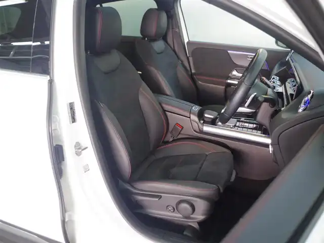 メルセデス・ベンツ Ｍ・ベンツ ＧＬＡ２００ｄ 4マチック AMGライン 兵庫県 2022(令4)年 0.7万km ポーラホワイト ワンオーナー/サンルーフ/純正ナビ/地デジTV/全方位カメラ/ACC/BSM/LKA/ETC2.0/純正ドラレコ前後カメラ/フロントシートヒーター/アンビエントライト/パワーバックドア/ハーフレザーシート