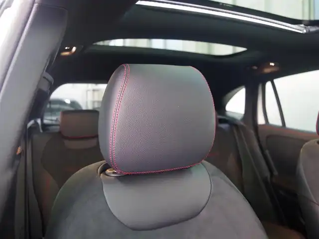 メルセデス・ベンツ Ｍ・ベンツ ＧＬＡ２００ｄ 4マチック AMGライン 兵庫県 2022(令4)年 0.7万km ポーラホワイト ワンオーナー/サンルーフ/純正ナビ/地デジTV/全方位カメラ/ACC/BSM/LKA/ETC2.0/純正ドラレコ前後カメラ/フロントシートヒーター/アンビエントライト/パワーバックドア/ハーフレザーシート